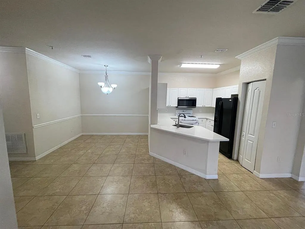 3 bed, 2.0 bath, 1443 sqft, $1,800 — Photo 3