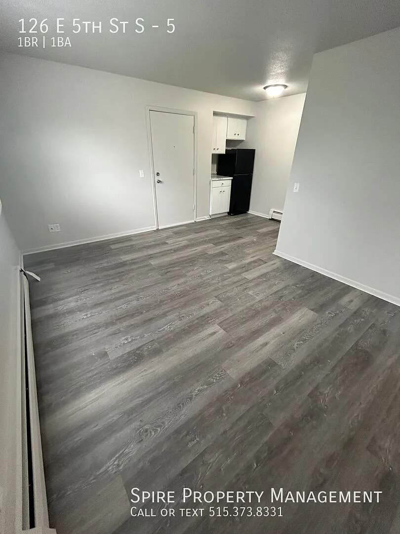 Remodeled 1 bed Unit in the heart of Newton — Photo 4
