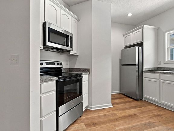 5th image of 13 Paddington Ln #B