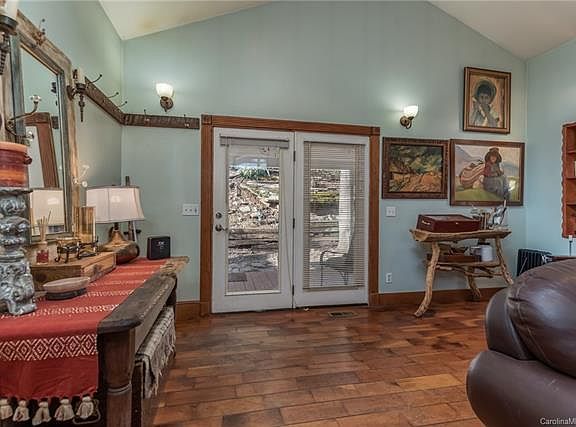 4th image of 572 Fair Hollow Ln