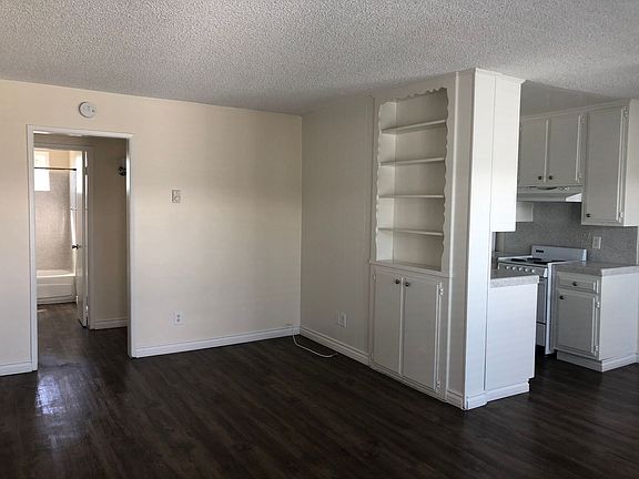 4th image of 4128 Iowa St #6