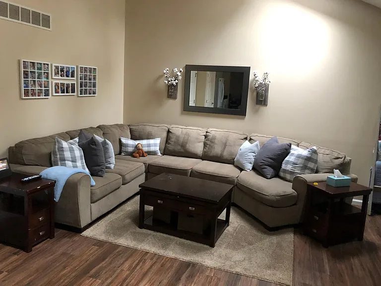 881 Linden Ave — Photo 5