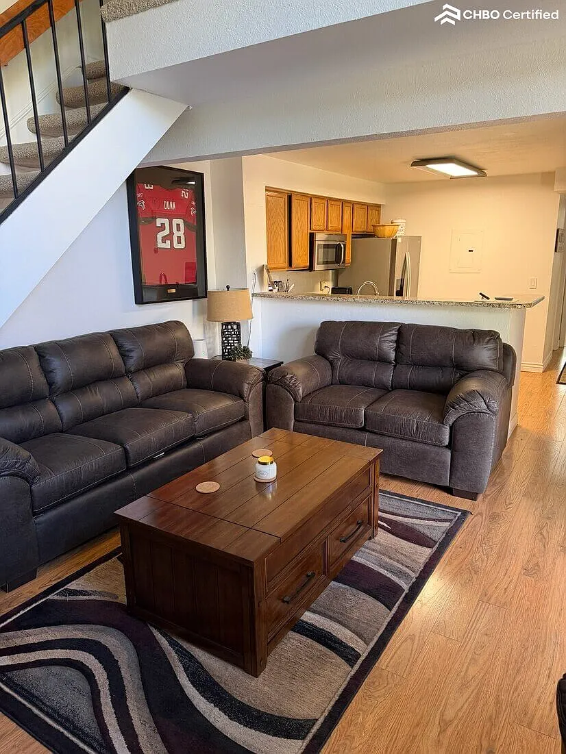 Luxury MidTerm Condo Near Cherry Creek — Photo 3