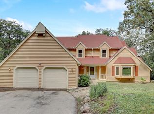 W335S9529 Red Brae Dr, Mukwonago, WI 53149