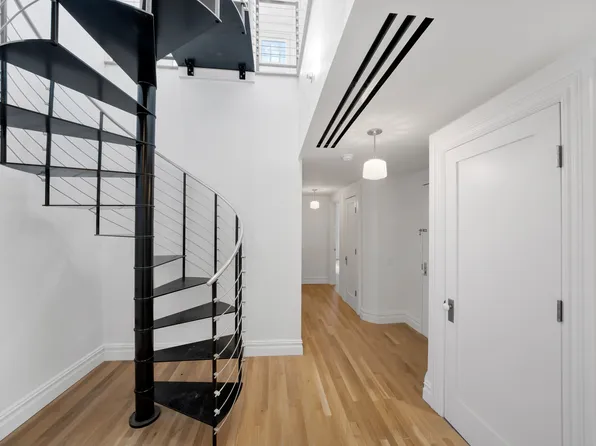 422 Hudson Street image 6 of 13