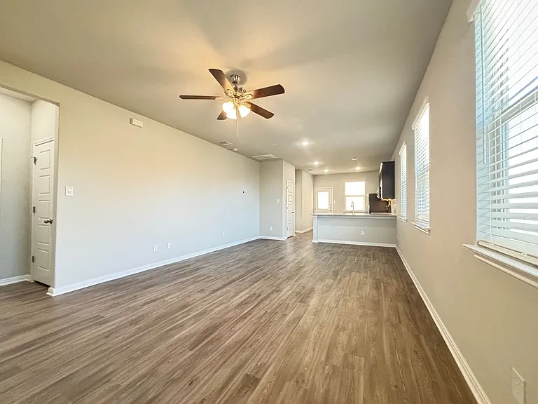 330 Caleb Ct — Photo 5