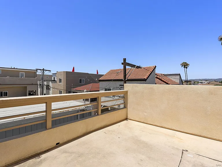 748 Isthmus Ct — Photo 25