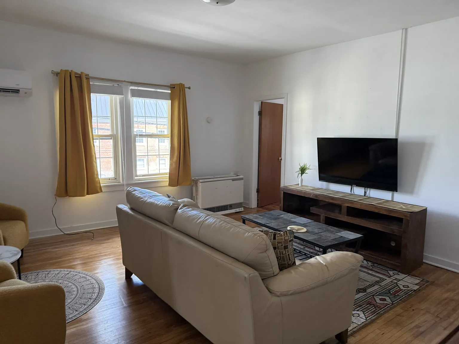 2 bed, 800 sqft, $1,900 — Photo 3