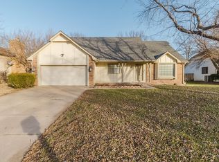 2440 N Bromfield Cir, Wichita, KS 67226