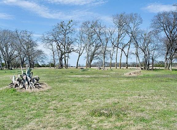 3rd image of 105 Roundup Dr