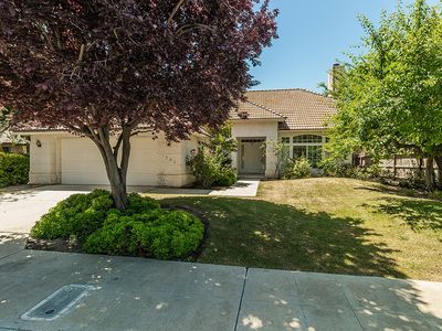 1783 E Pryor Dr, Fresno, CA, 93720