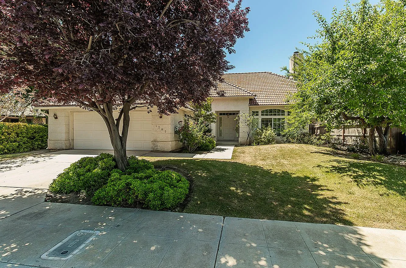 1783 E Pryor Dr photo 1