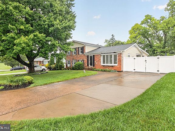 3rd image of 306 Morven Park Ct NW