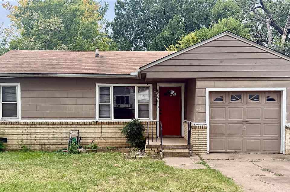1st image of 304 S 10th St