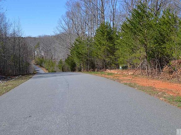 3rd image of 3142 Mountain Creek Dr