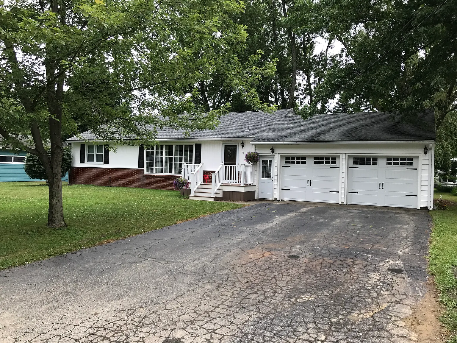 44 Carol Ave photo 1