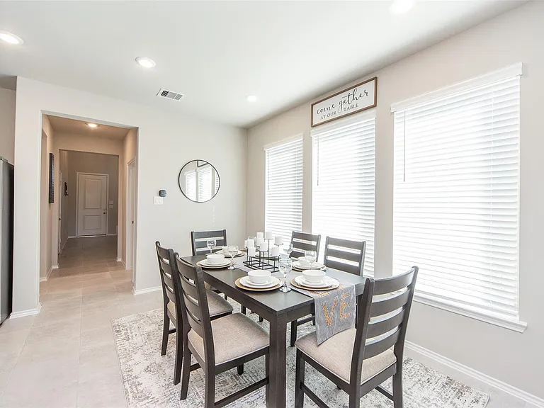 1915 Meadow Trail Dr — Photo 10