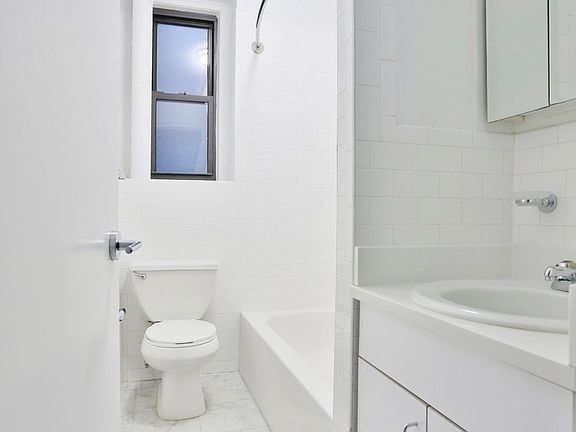 4th image of 140 E 46th St APT 10M