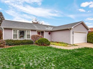 615 E Walnut St, Peotone, IL 60468