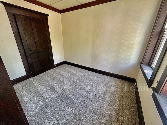 5th image of 3000 W Maryland St APT 2Z