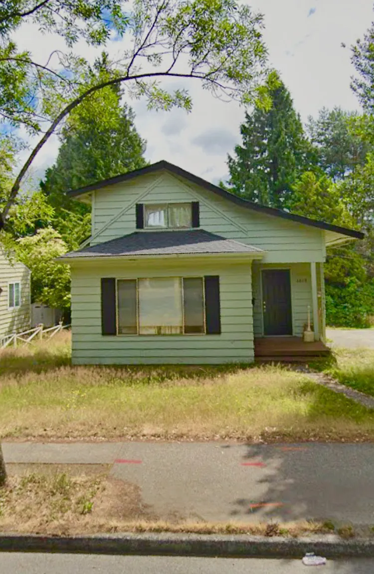8 bed, 2.5 bath, 2110 sqft, $800 — Photo 1