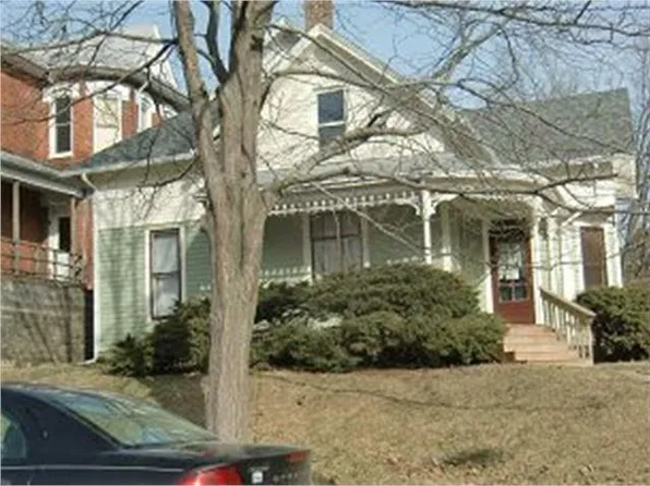 101 W 7th St, Muscatine, IA 52761