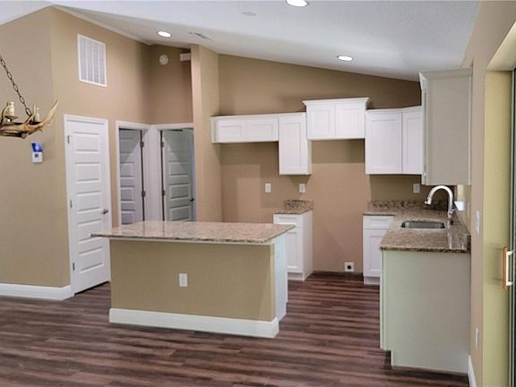 4th image of 8563 N Alameda Dr