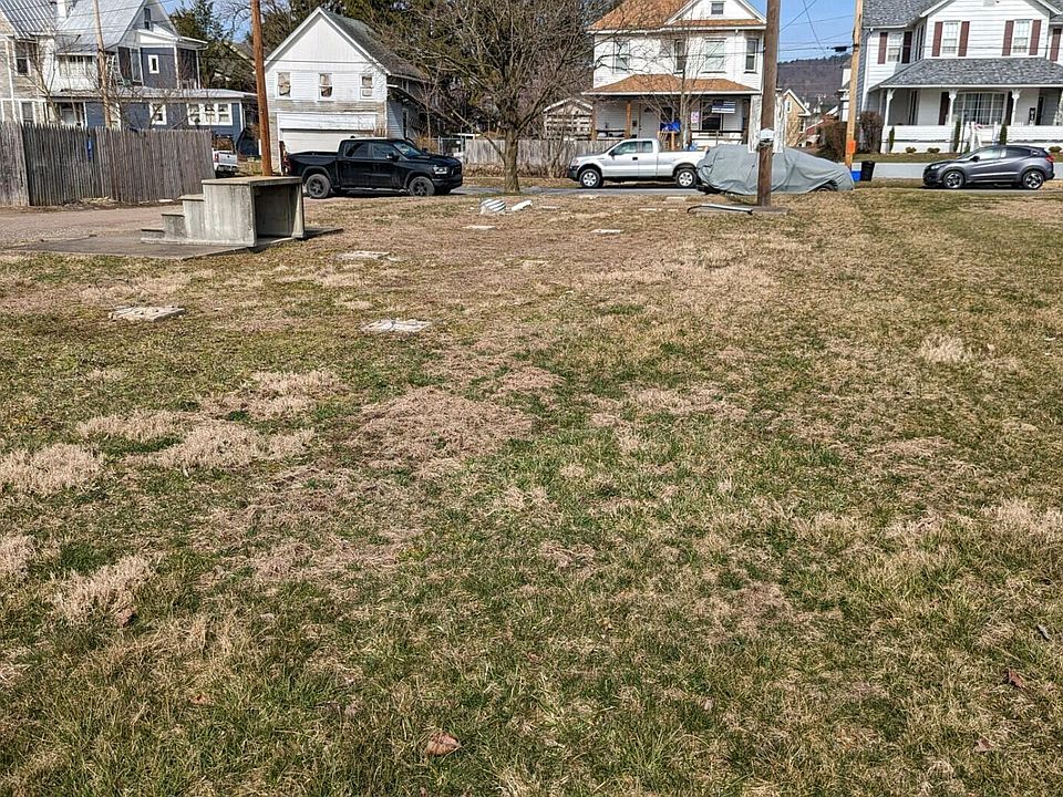 2nd image of 114 E 7th St