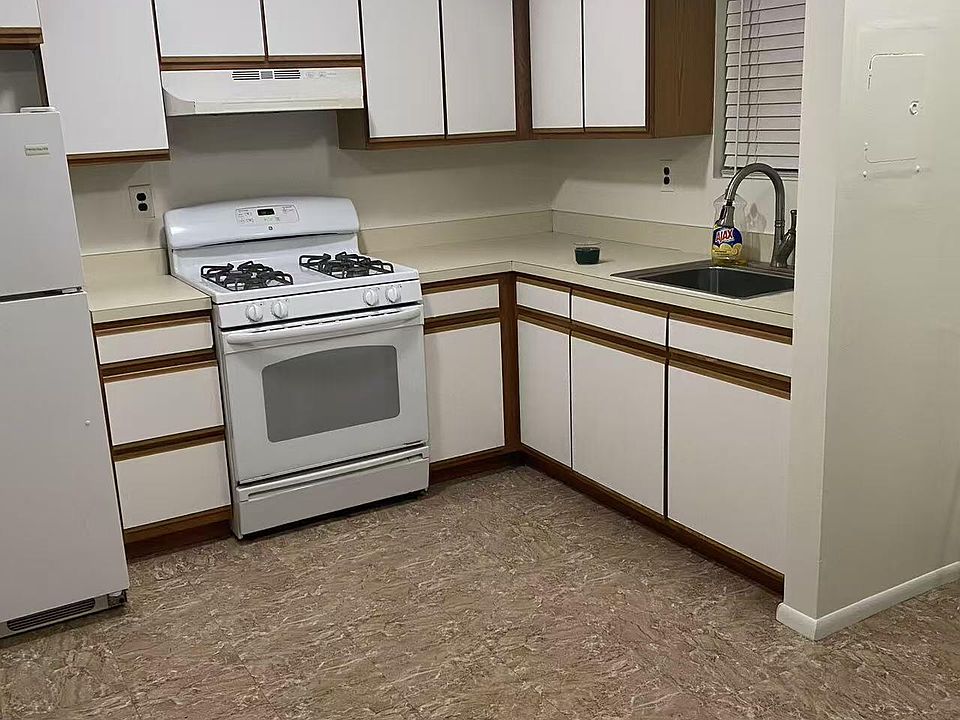 2nd image of 33 Downes Ave