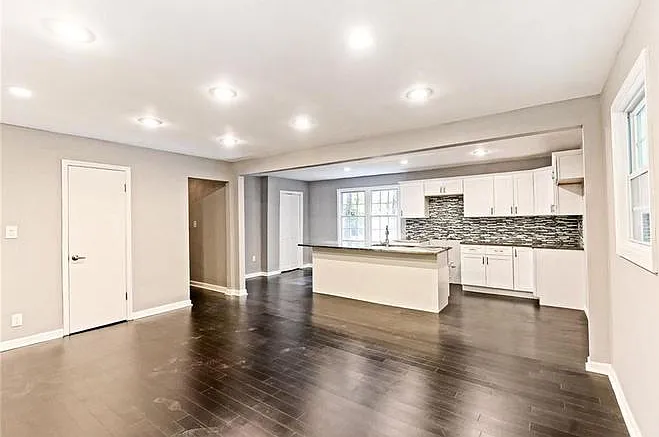 2424 Arno Dr NW — Photo 3