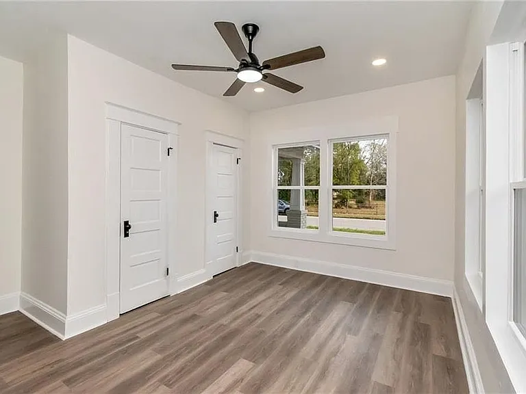 704 Marine St — Photo 17