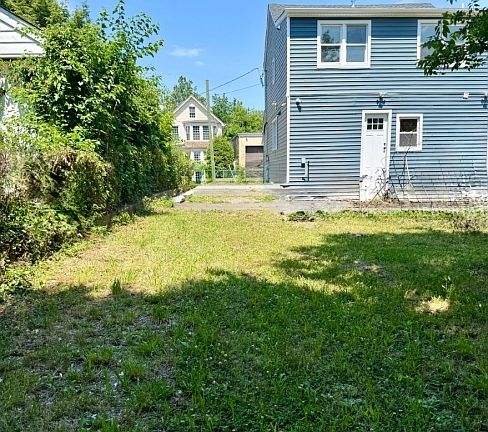 3rd image of 60 Laurel St