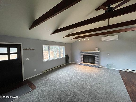 5th image of 225 Wild Meadow Dr