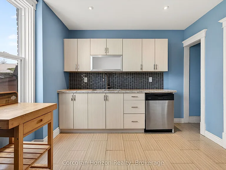 520 John St N — Photo 21