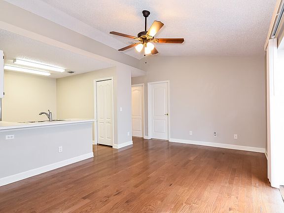 3rd image of 4328 Venice Dr