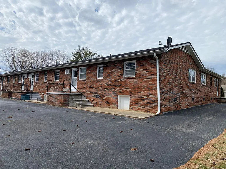 8 Lynn Terrace Ct — Photo 10
