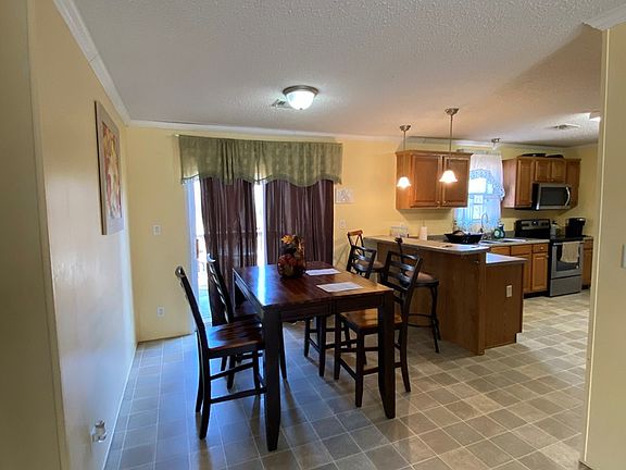 3rd image of 423 E Gate Dr