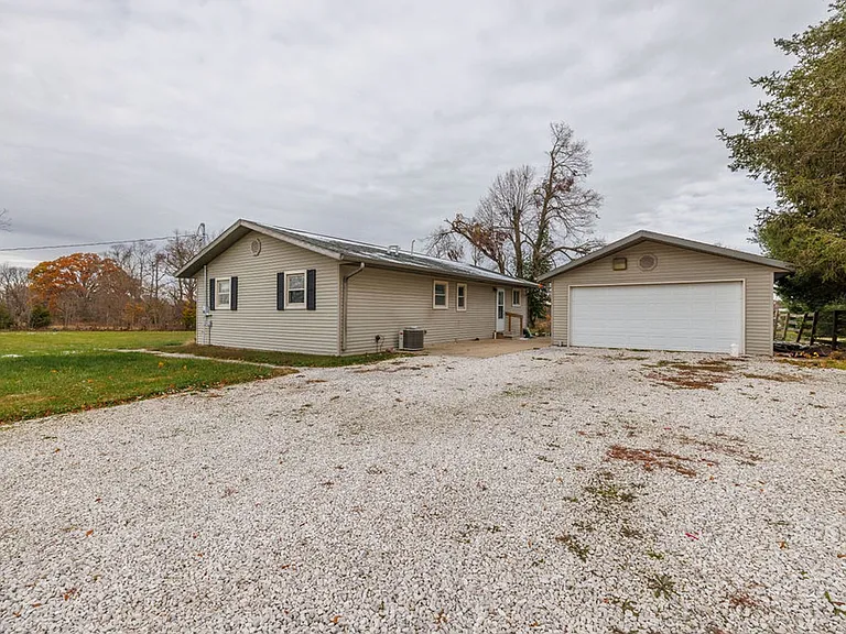 7255 S Burch Rd — Photo 2