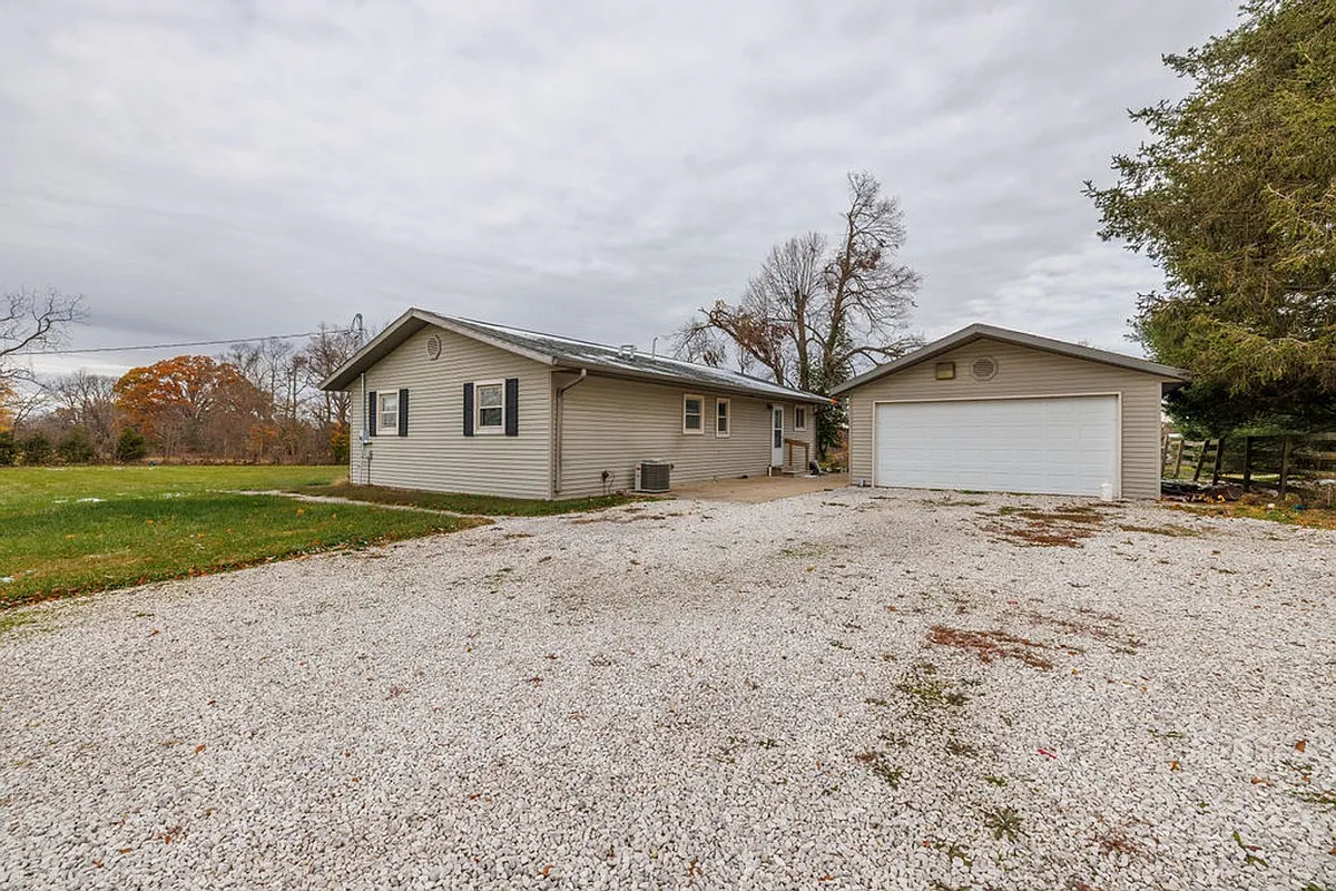 Building Photo - 7255 S Burch Rd