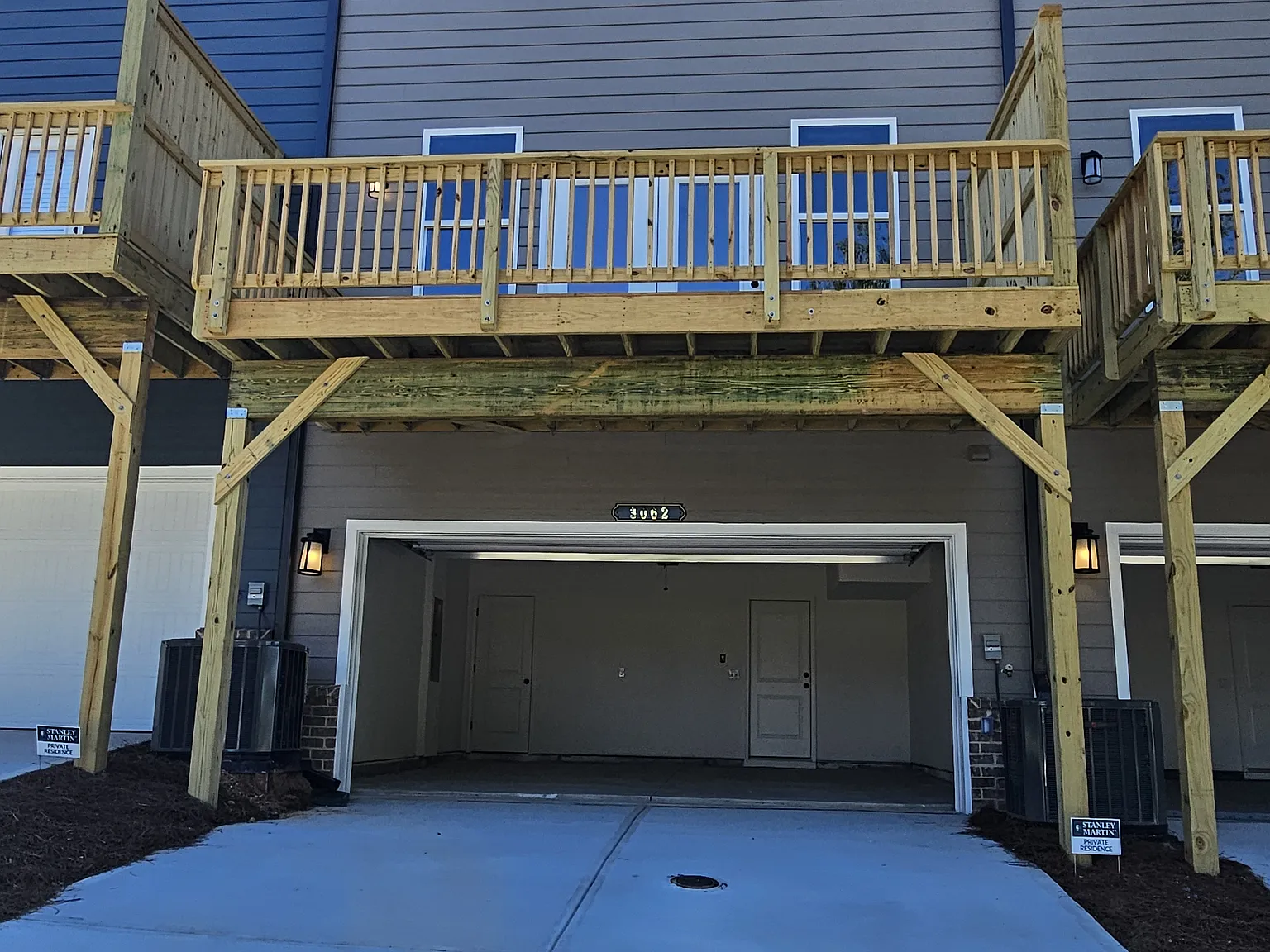3 bed, 3.5 bath, 2000 sqft, $2,400 — Photo 2