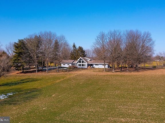 4th image of 195 Carol Dr