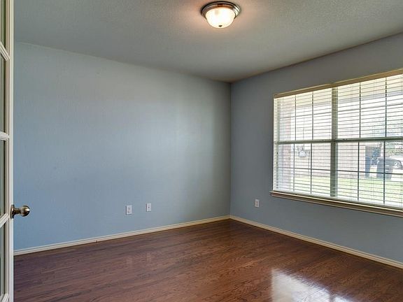 4th image of 10404 Woodruff Ct