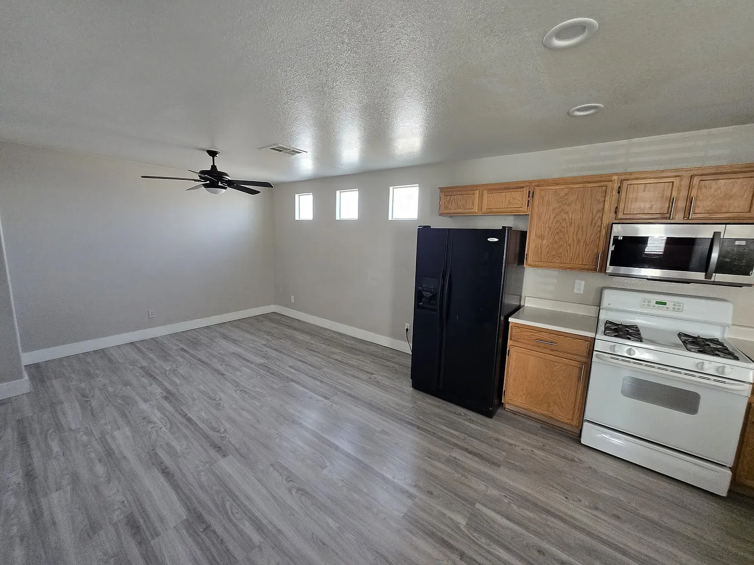5270 Paradise Skies Avenue - 1 — Photo 2