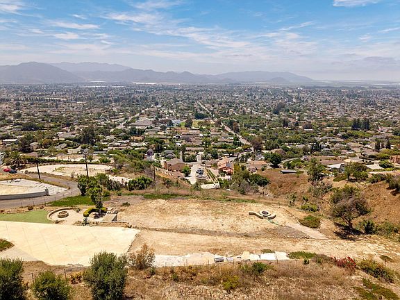 4th image of 55 Santa Cruz Way