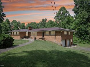 18145 Haskins Rd, Chagrin Falls, OH 44023