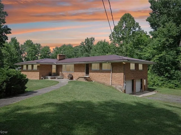 18145 Haskins Rd, Chagrin Falls, OH 44023