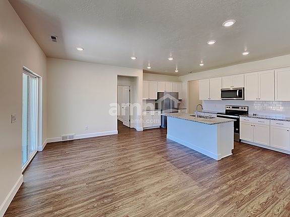 4th image of 2164 E Heritage Dr