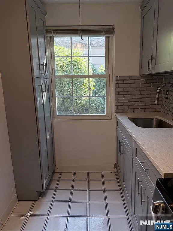 100 Huguenot Ave — Photo 4