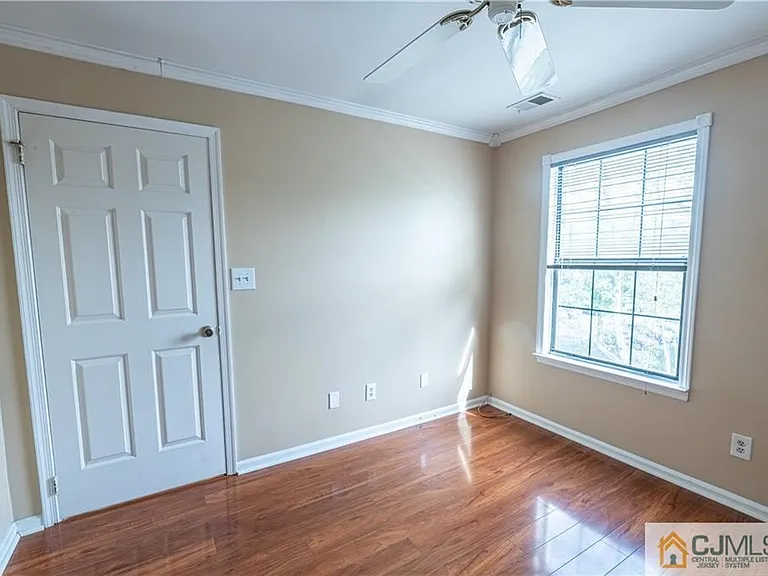 336 Cozzens Ct — Photo 35