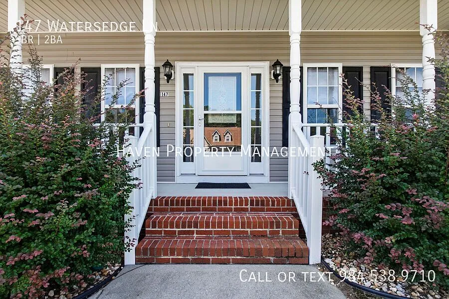 Waterfront 3BR Ranch Home with Private Deck in Smithfield! — Photo 2